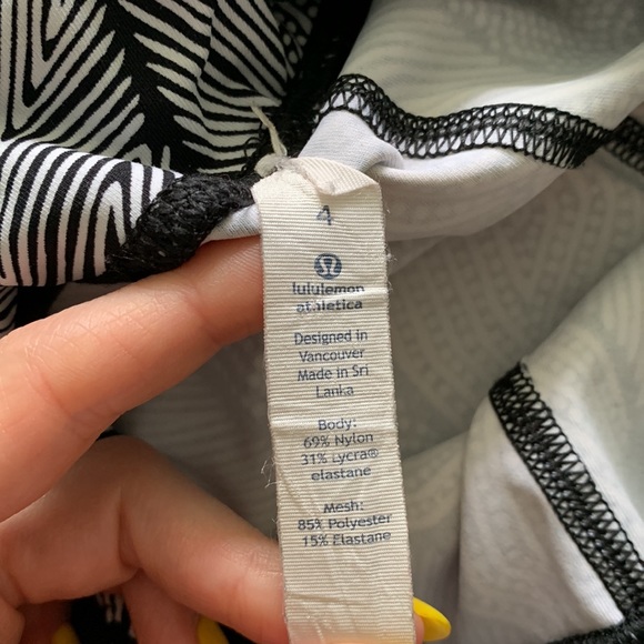 Lululemon: mid rise, crop tights, mesh cutouts, side pockets. - Picture 5 of 5